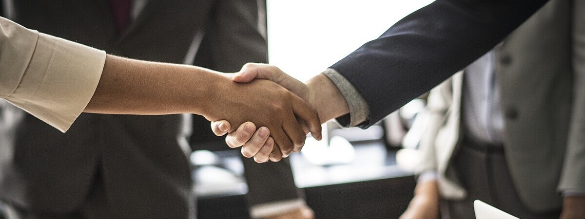 Ako nájsť affiliate partnerov? [10+ úspešných stratégií pre rok 2025]