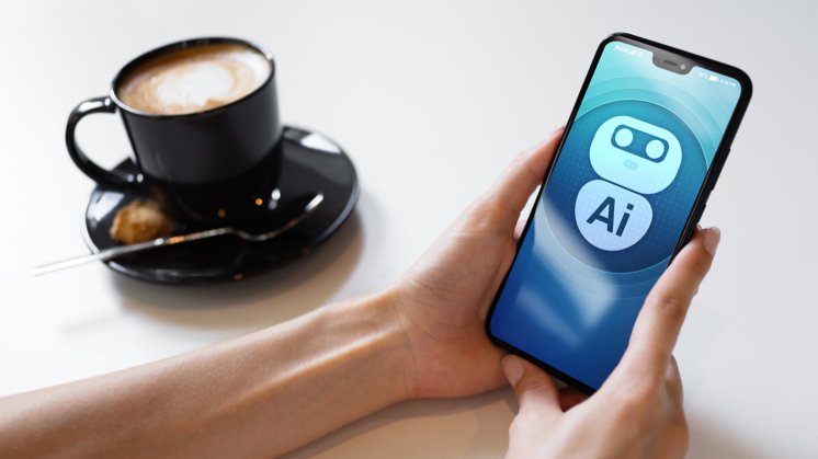 AI chatbot na mobilnom telefóne